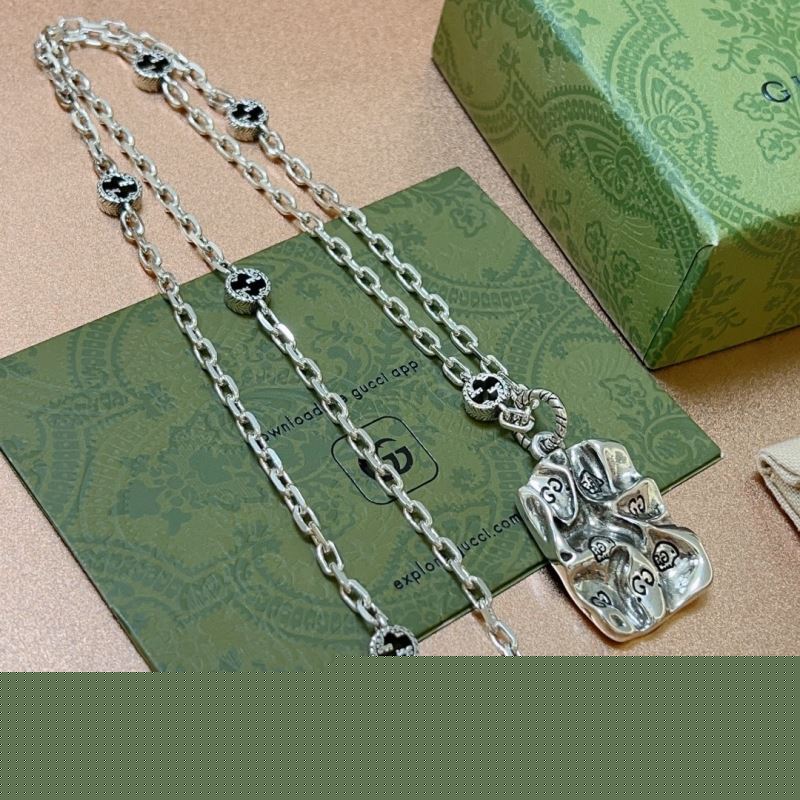 G*u*i necklaces